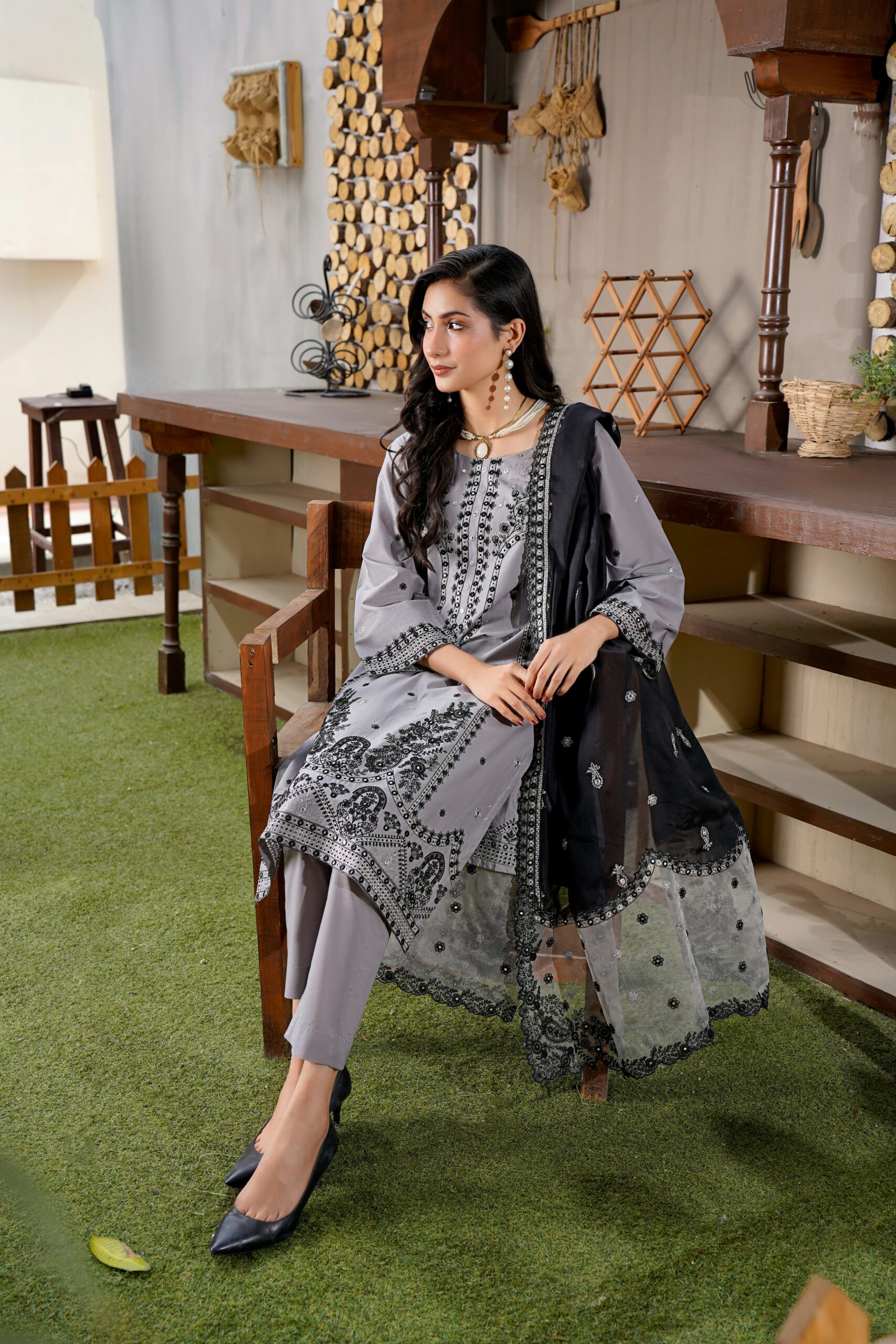 Relaxed Fit Embroidered Three-Piece Formal Ethnic Set